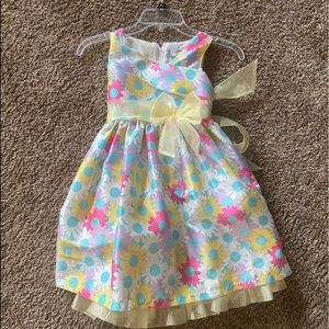 Size 6-7 beautiful worn once Easter flower dress